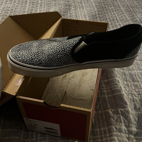 Women’s Vans slip on shoes - Picture 4 of 5